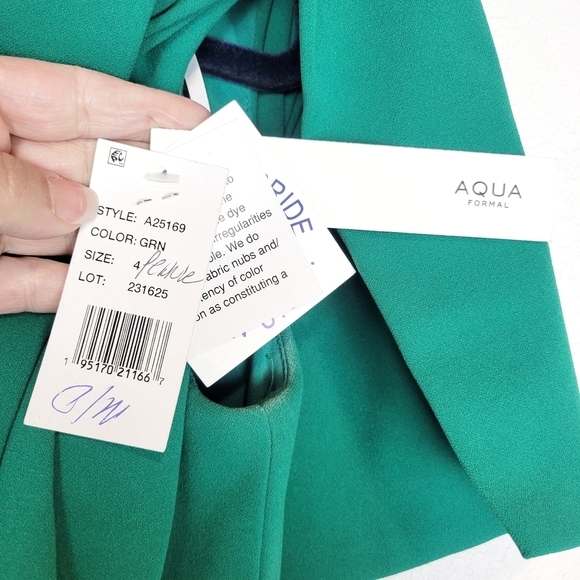NWT Aqua Bloomingdales Bow One Shoulder Column Gown in Green Sie 4 - Picture 10 of 10